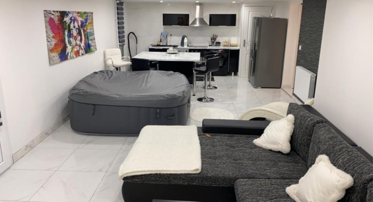 Love Room Givors Buitenkant foto